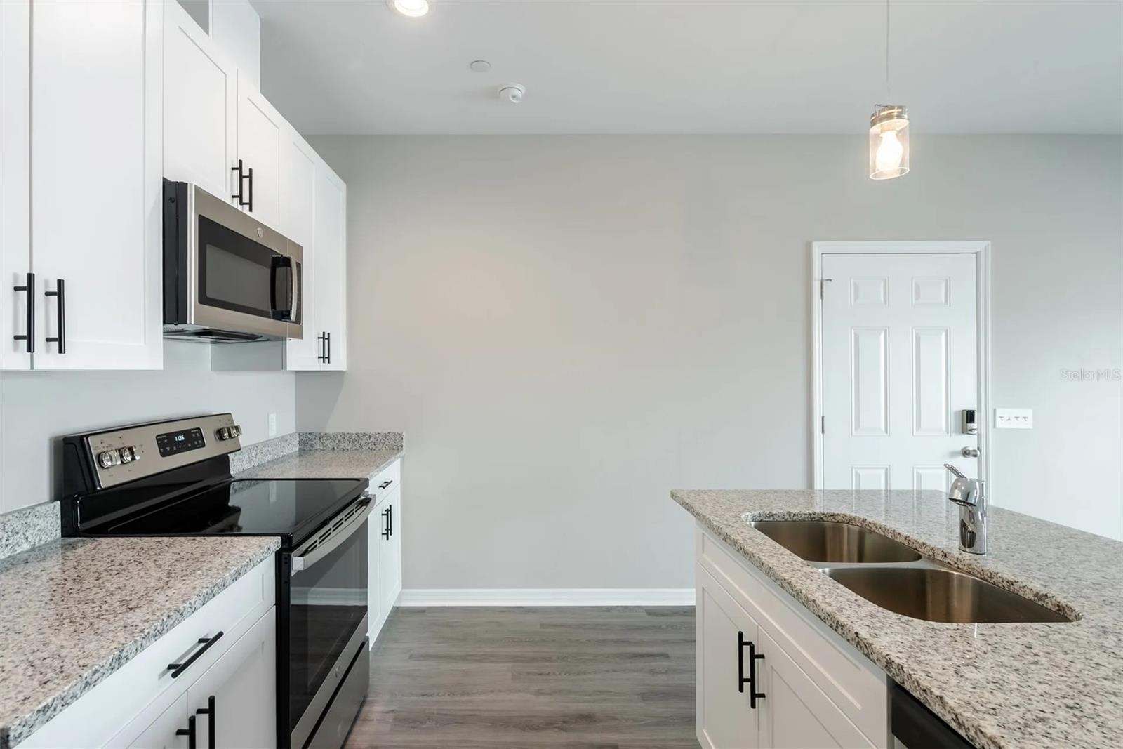 Image 7 of 24 For 2036 Silverstone Circle