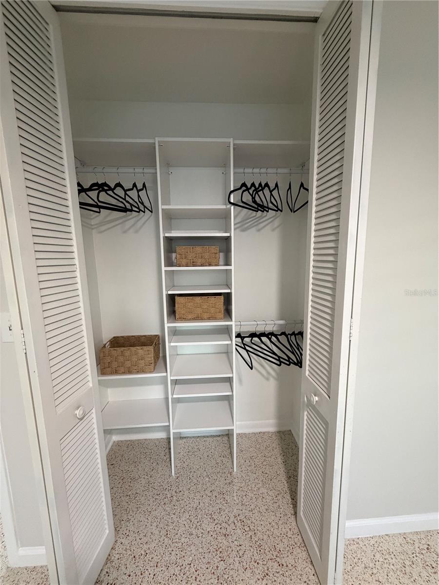 Image 12 of 65 For 87 Oakwood Drive