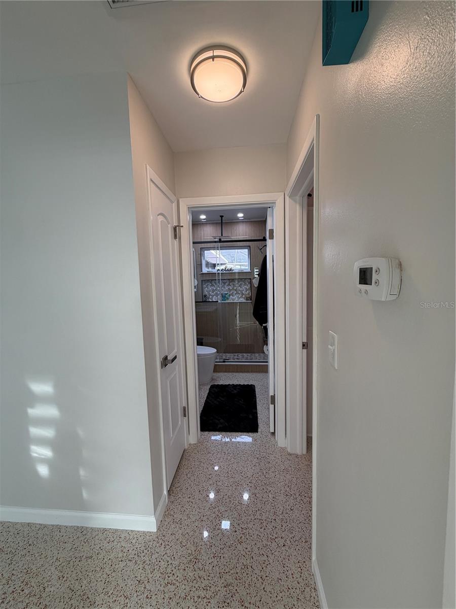 Image 14 of 65 For 87 Oakwood Drive