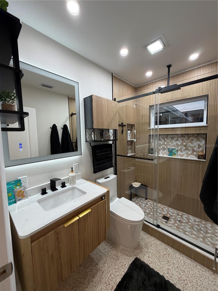 Image 16 of 65 For 87 Oakwood Drive