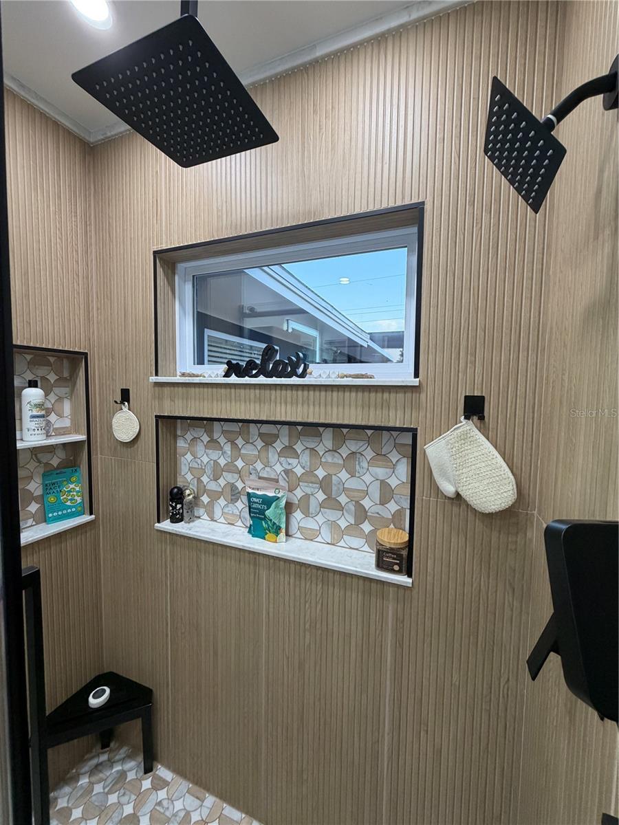 Image 17 of 65 For 87 Oakwood Drive