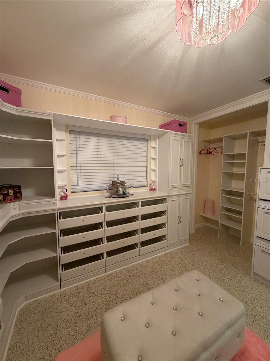 Image 21 of 65 For 87 Oakwood Drive