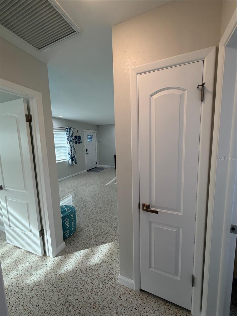 Image 23 of 65 For 87 Oakwood Drive