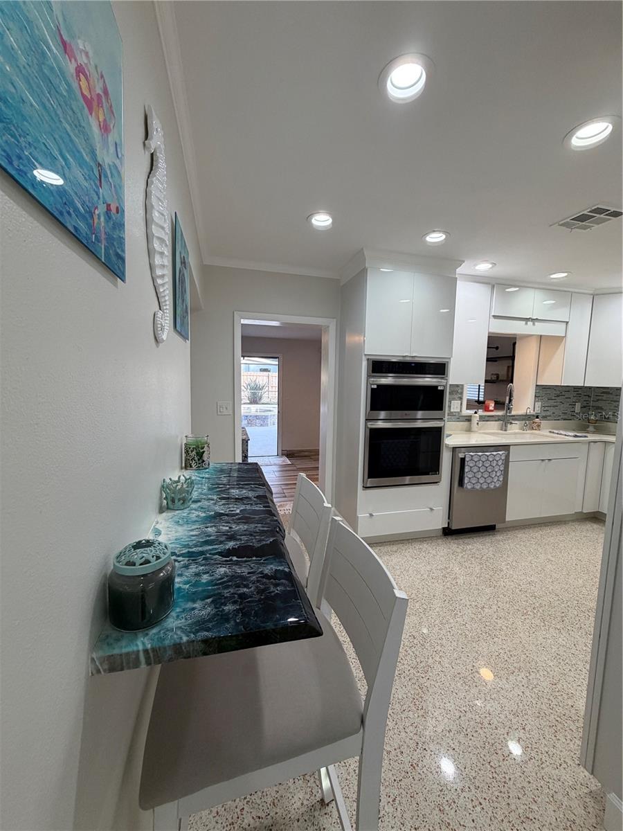 Image 25 of 65 For 87 Oakwood Drive