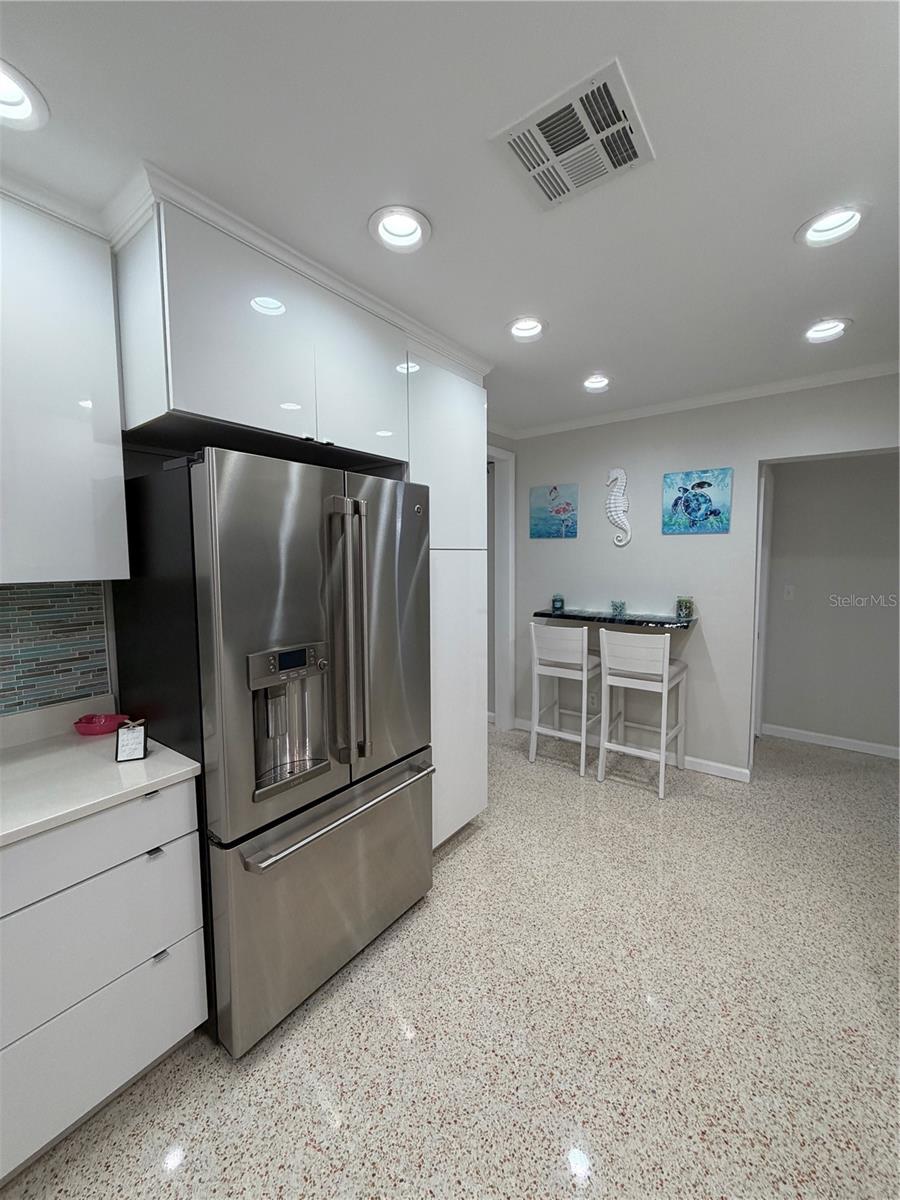 Image 27 of 65 For 87 Oakwood Drive