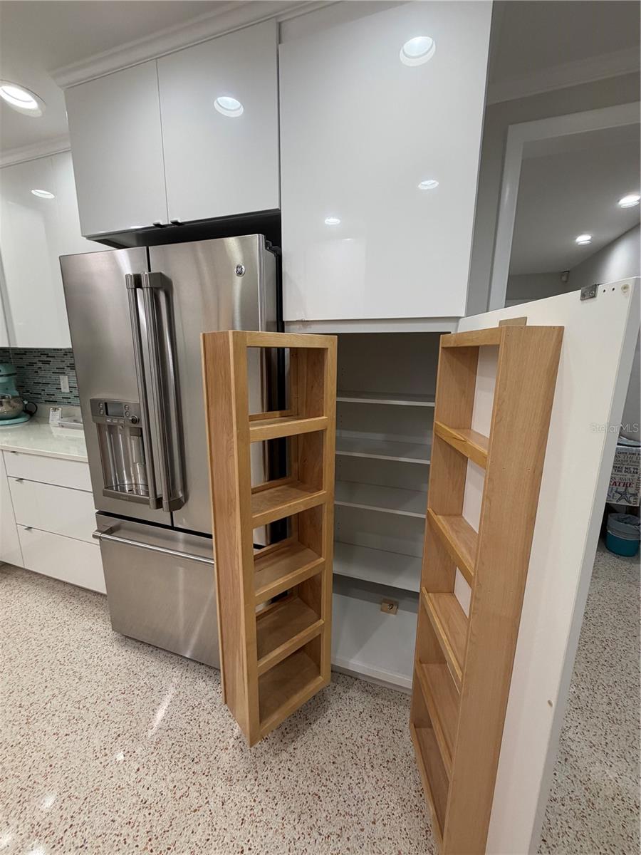 Image 28 of 65 For 87 Oakwood Drive