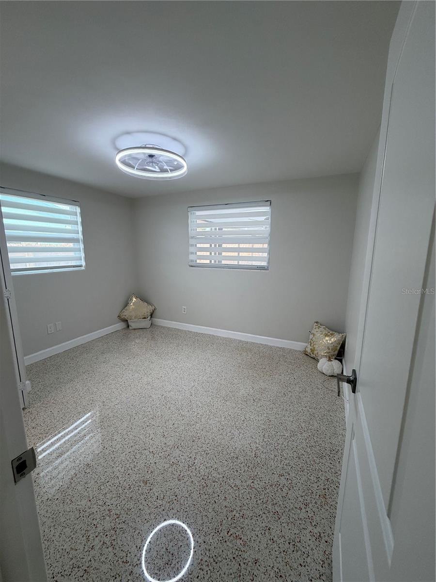 Image 30 of 65 For 87 Oakwood Drive