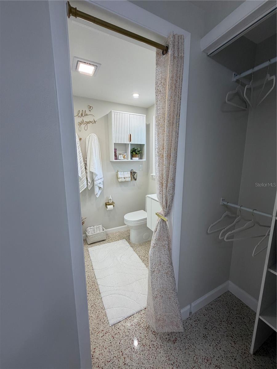 Image 33 of 65 For 87 Oakwood Drive