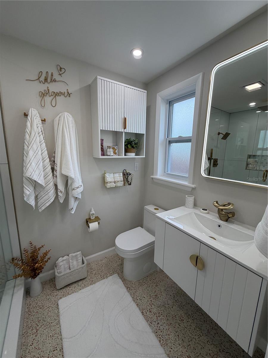 Image 34 of 65 For 87 Oakwood Drive