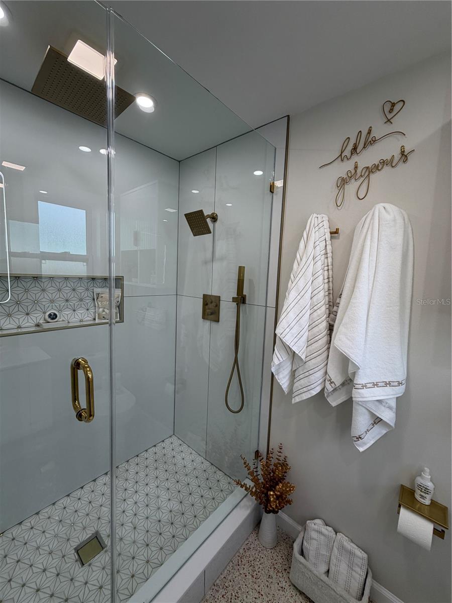 Image 35 of 65 For 87 Oakwood Drive