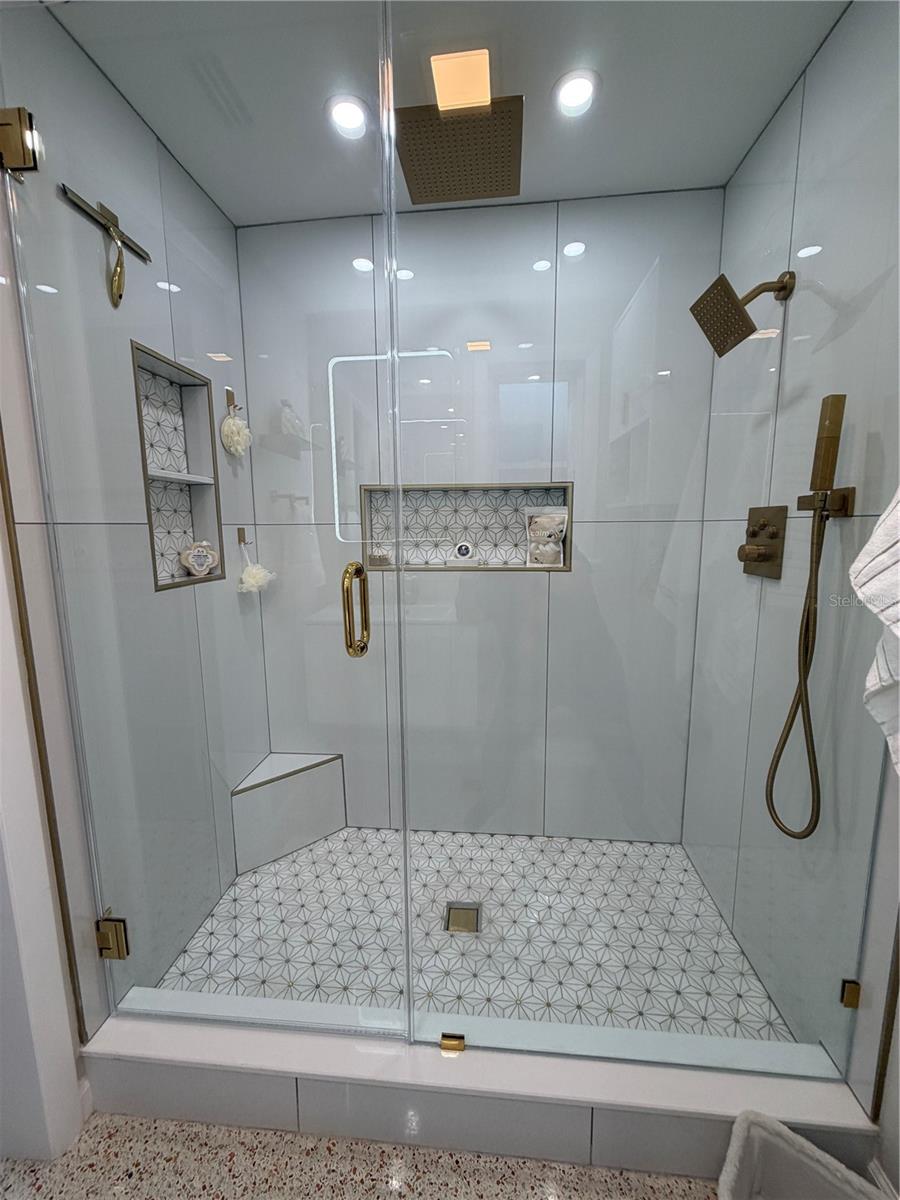 Image 36 of 65 For 87 Oakwood Drive