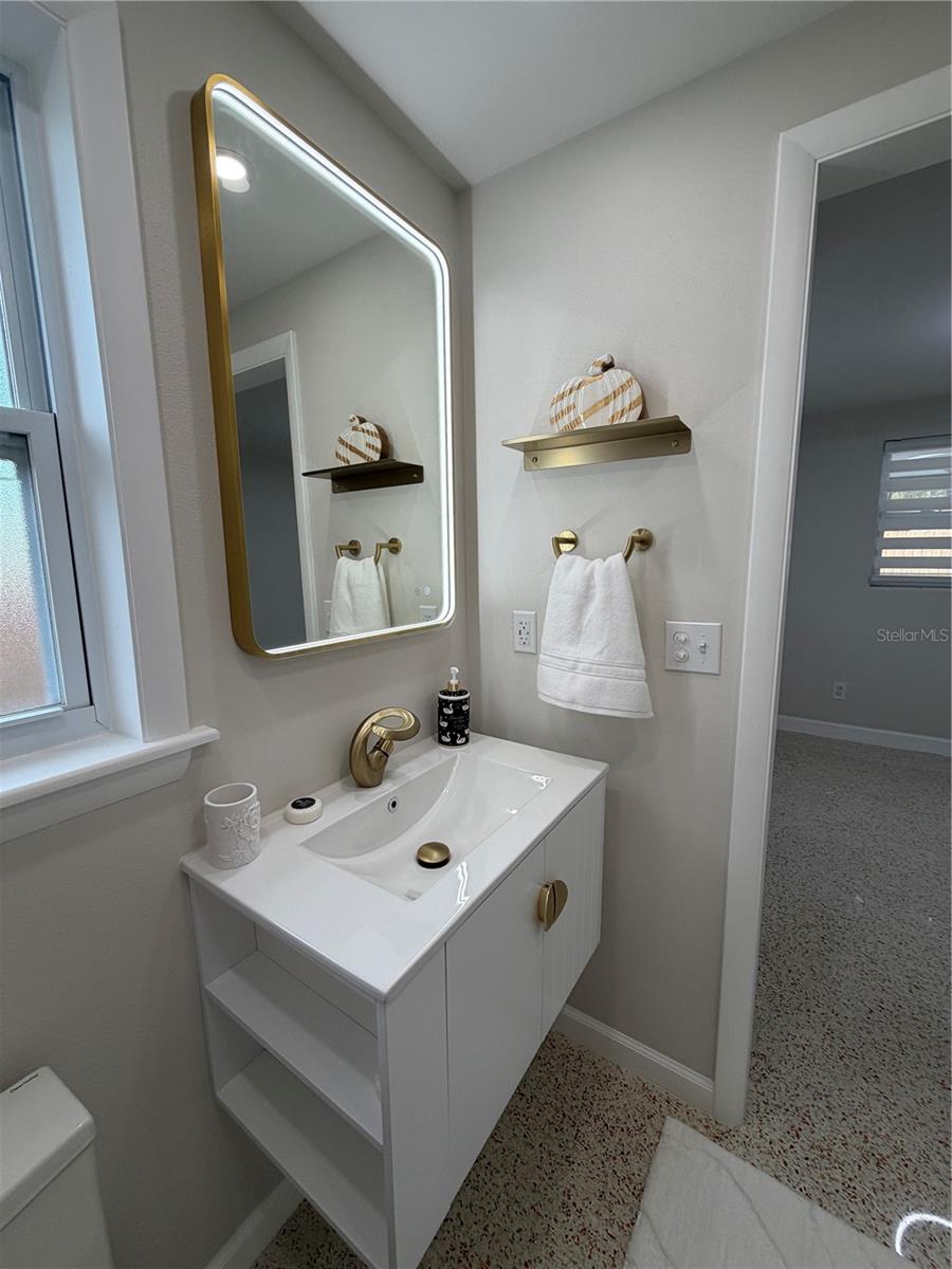 Image 37 of 65 For 87 Oakwood Drive