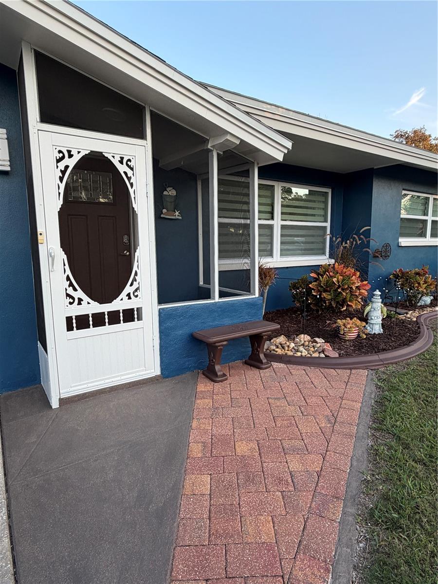 Image 4 of 65 For 87 Oakwood Drive