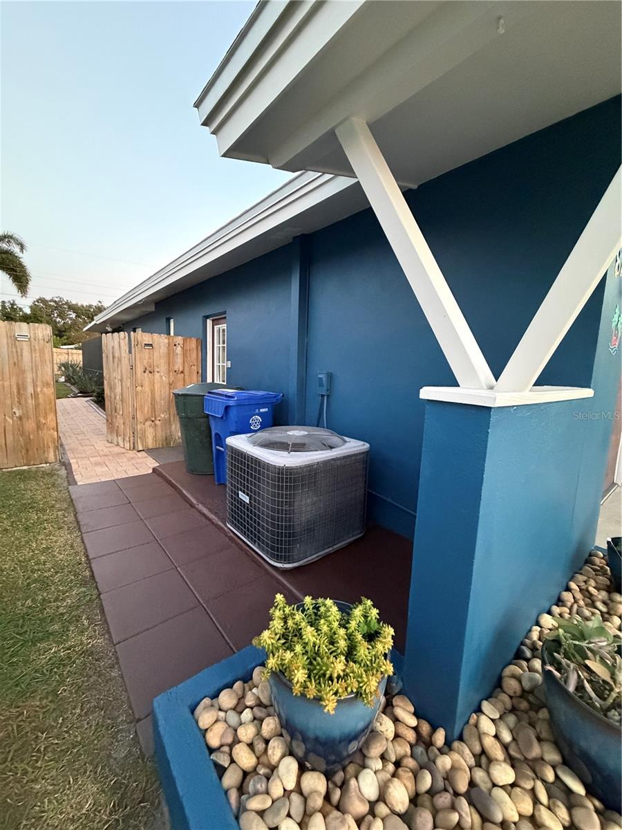 Image 50 of 65 For 87 Oakwood Drive