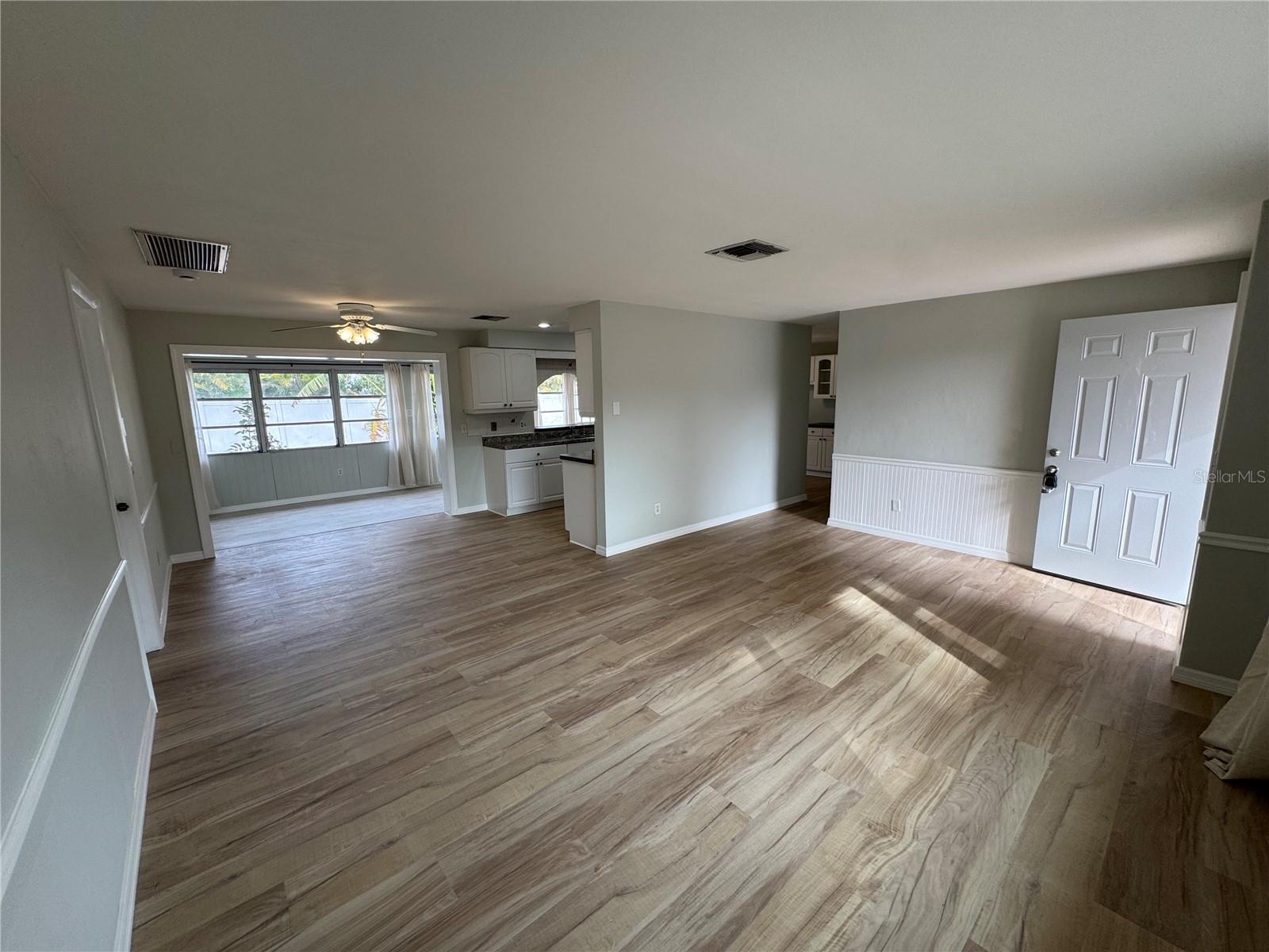 Image 3 of 15 For 1764 Thames Street