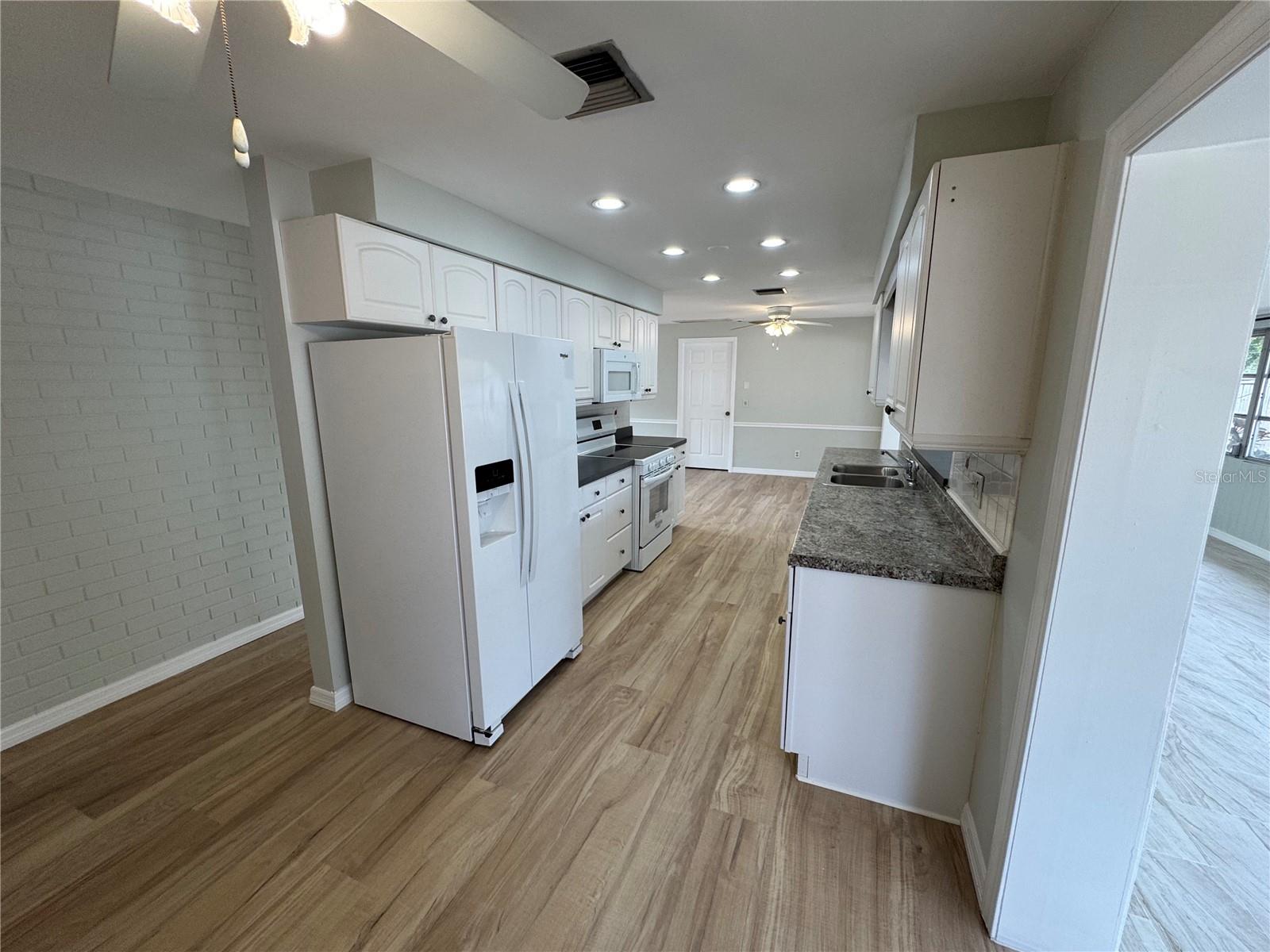 Image 5 of 15 For 1764 Thames Street