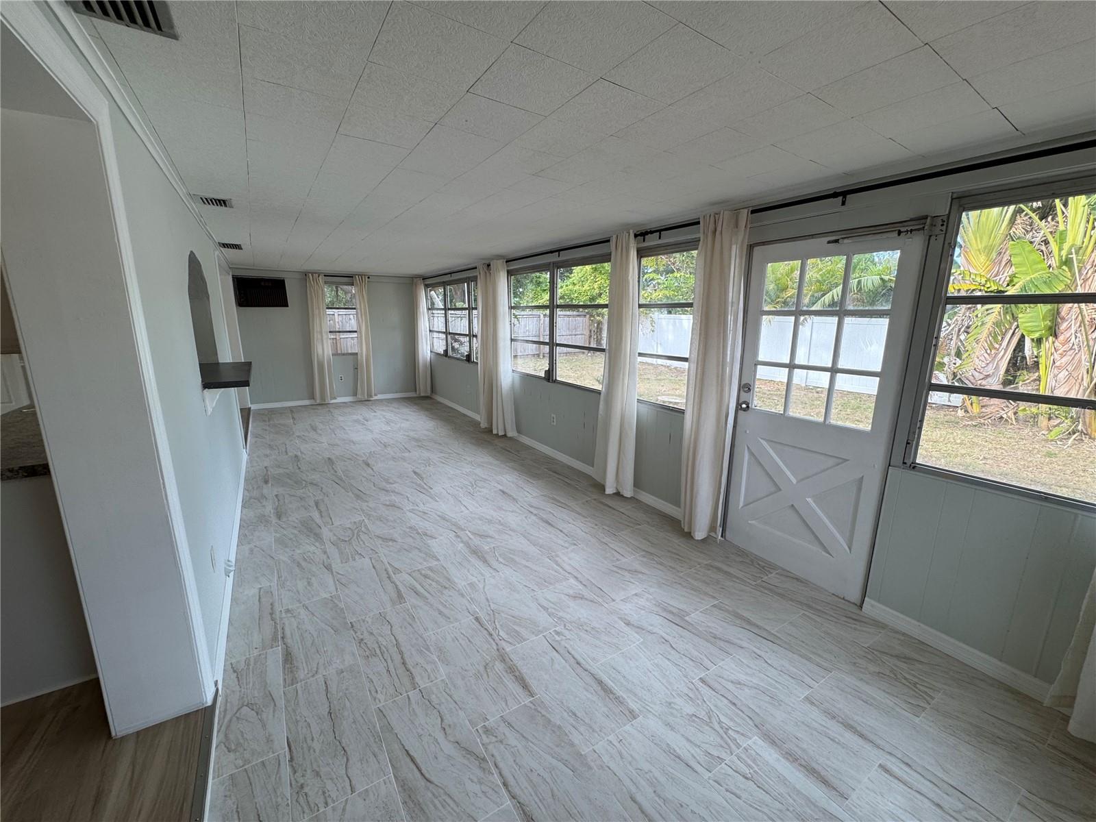 Image 7 of 15 For 1764 Thames Street