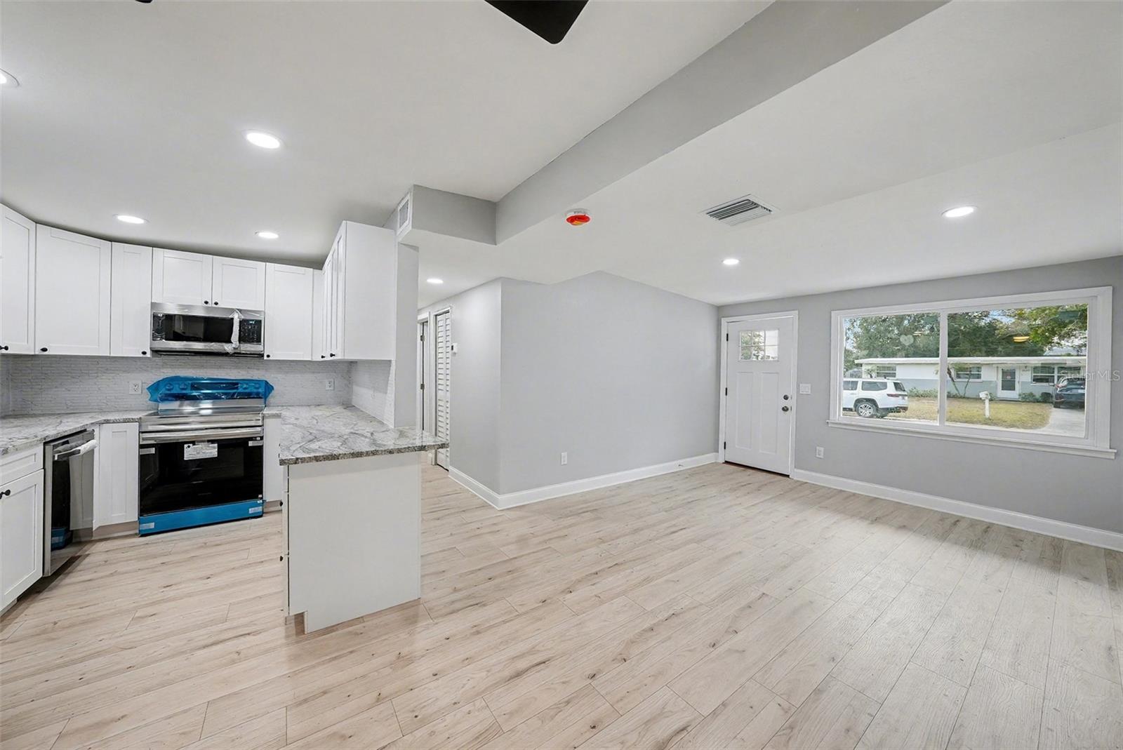 Image 6 of 26 For 2162 Barcelona Drive