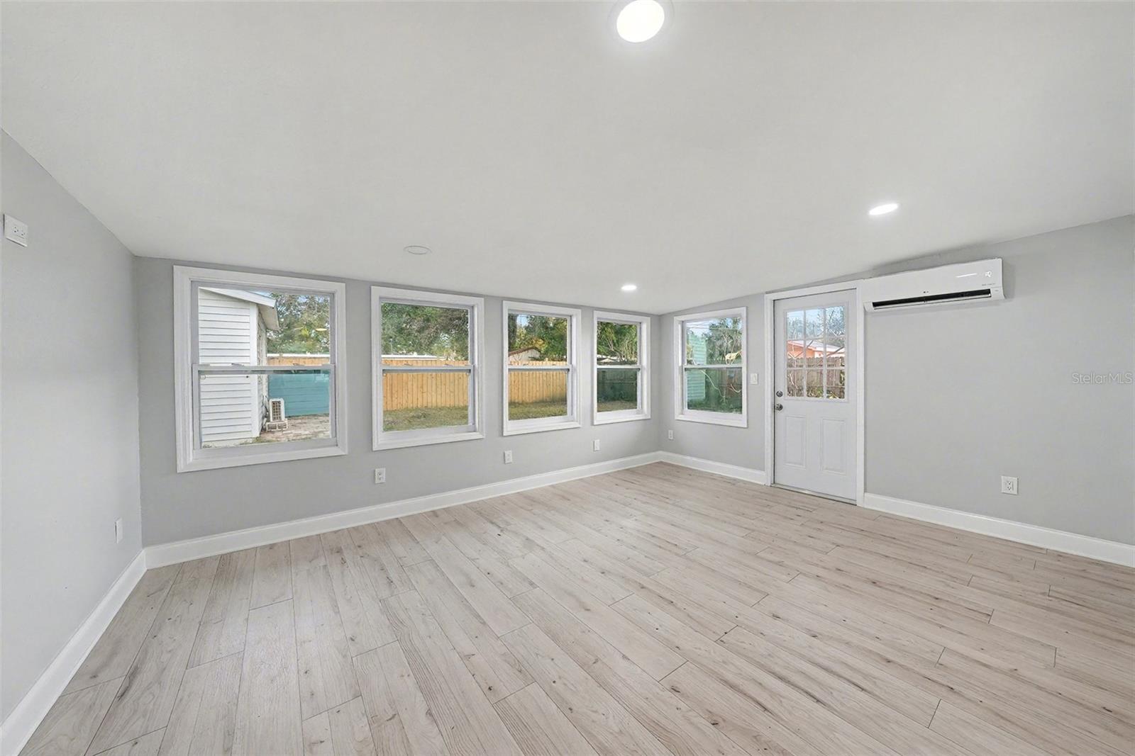 Image 9 of 26 For 2162 Barcelona Drive