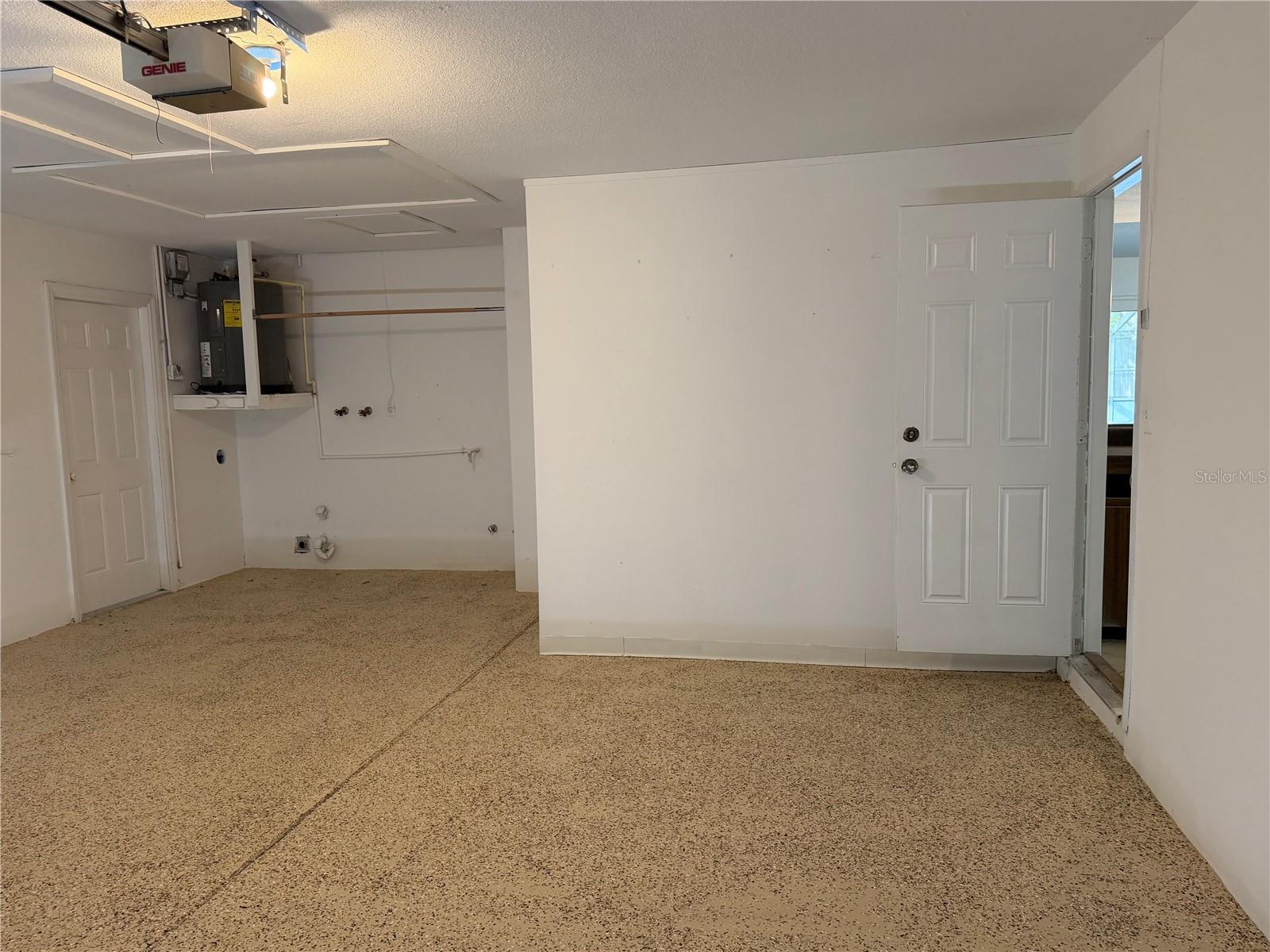 Listing photo id 10 for 2230 Albright Drive