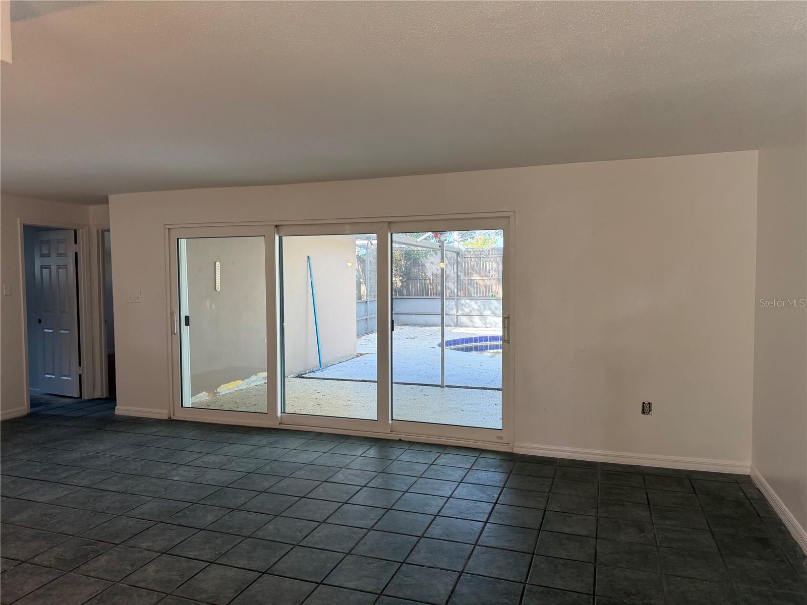 Listing photo id 11 for 2230 Albright Drive