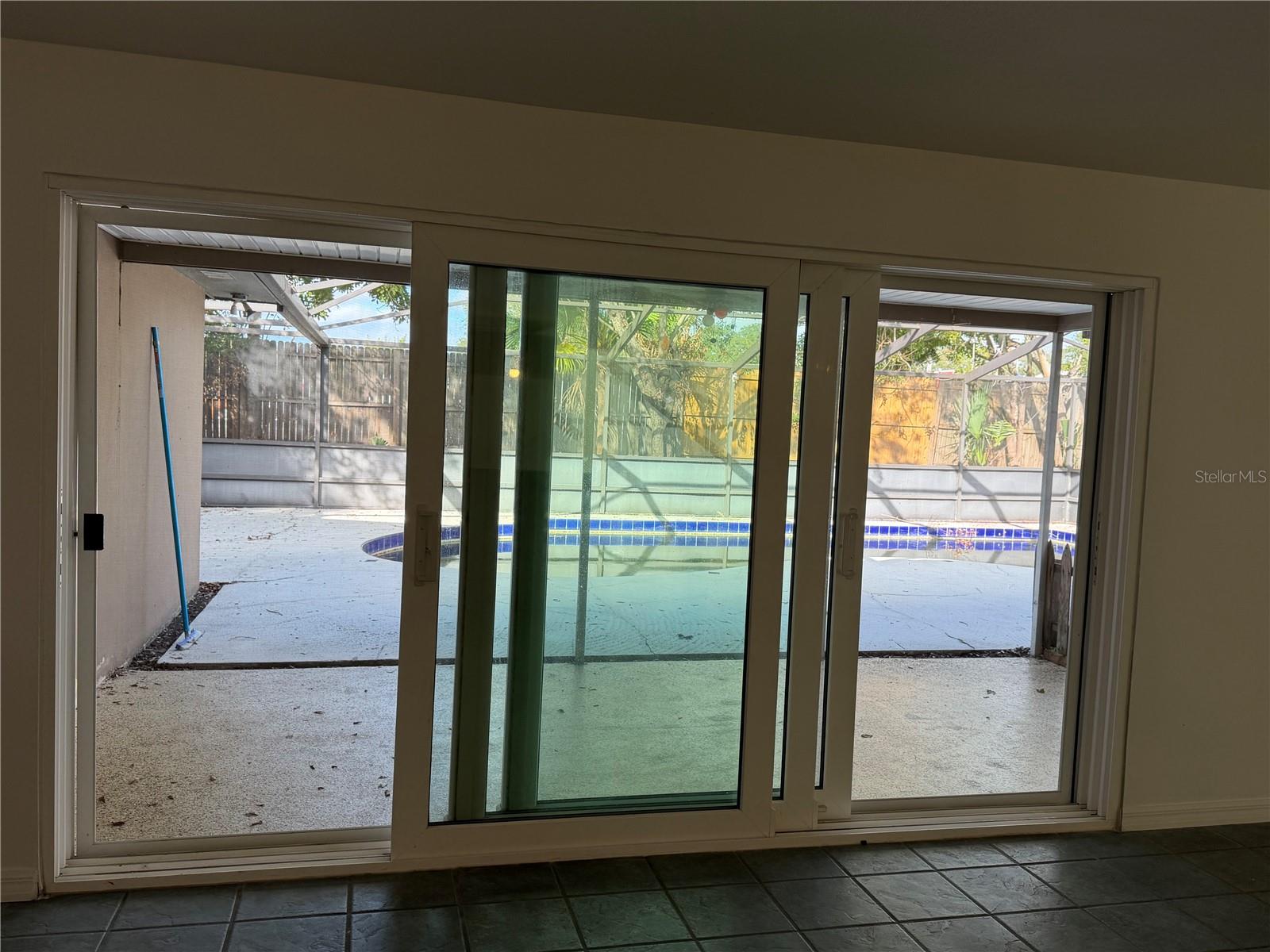 Listing photo id 12 for 2230 Albright Drive