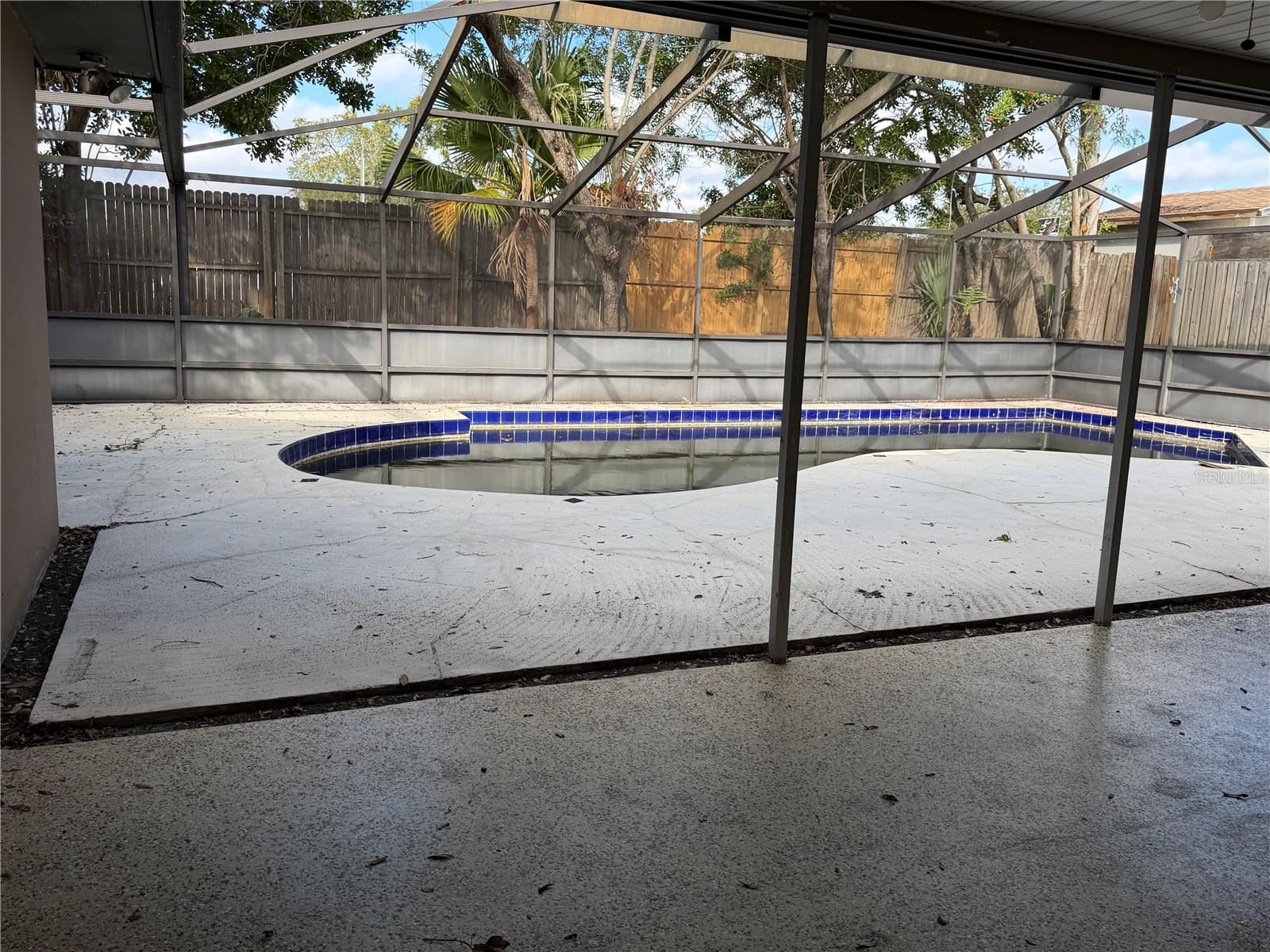 Listing photo id 13 for 2230 Albright Drive