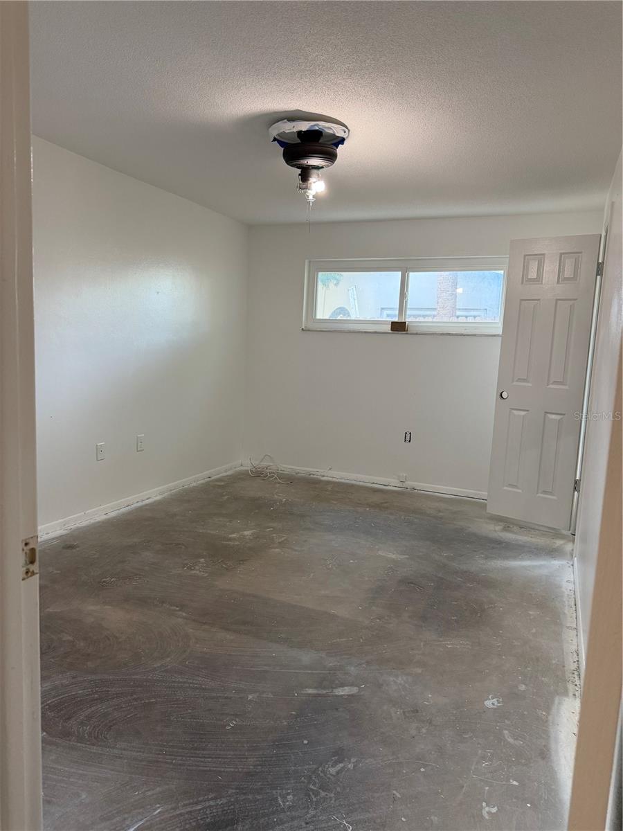 Listing photo id 16 for 2230 Albright Drive