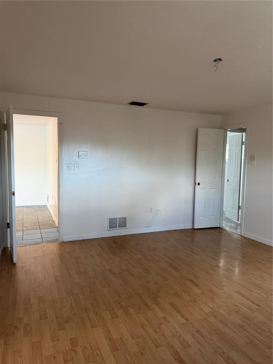 Listing photo id 18 for 2230 Albright Drive