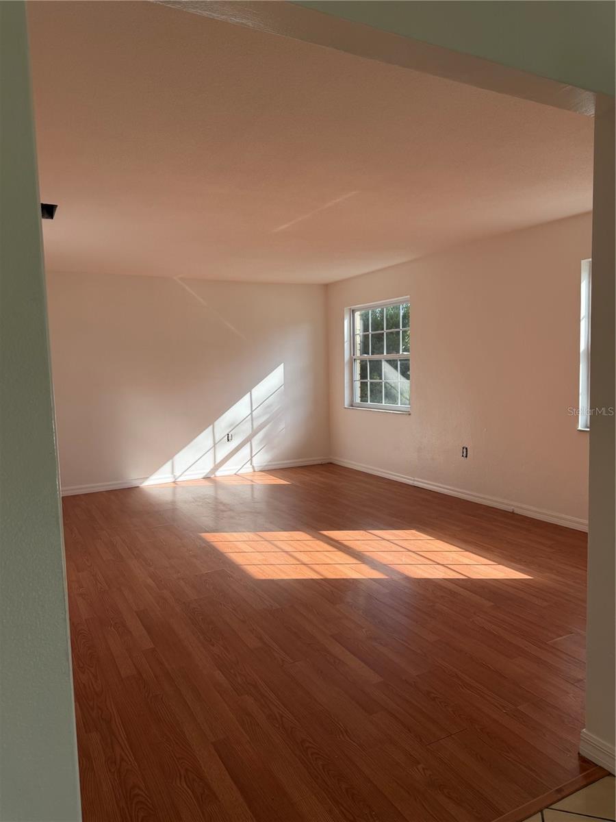 Listing photo id 2 for 2230 Albright Drive