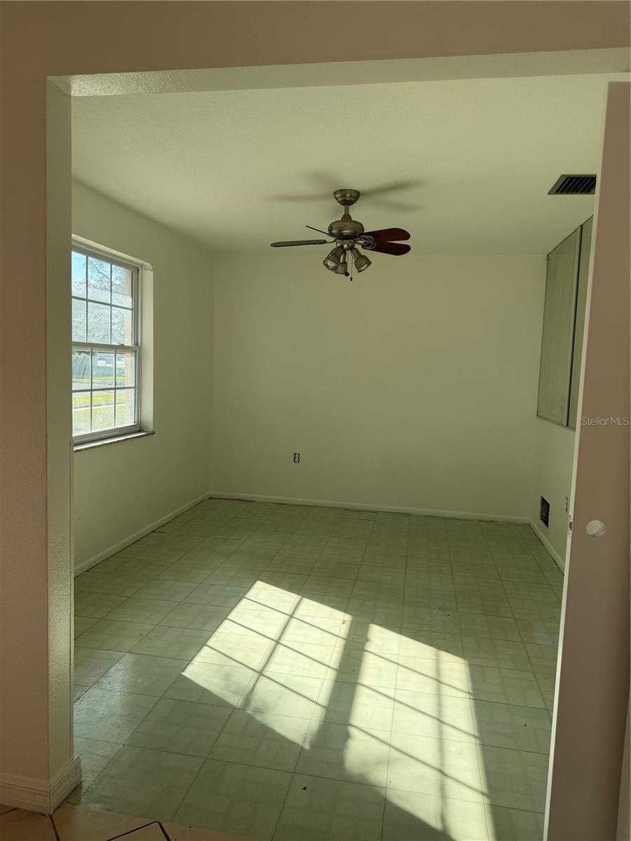 Listing photo id 3 for 2230 Albright Drive