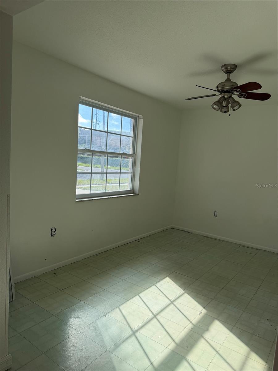 Listing photo id 4 for 2230 Albright Drive