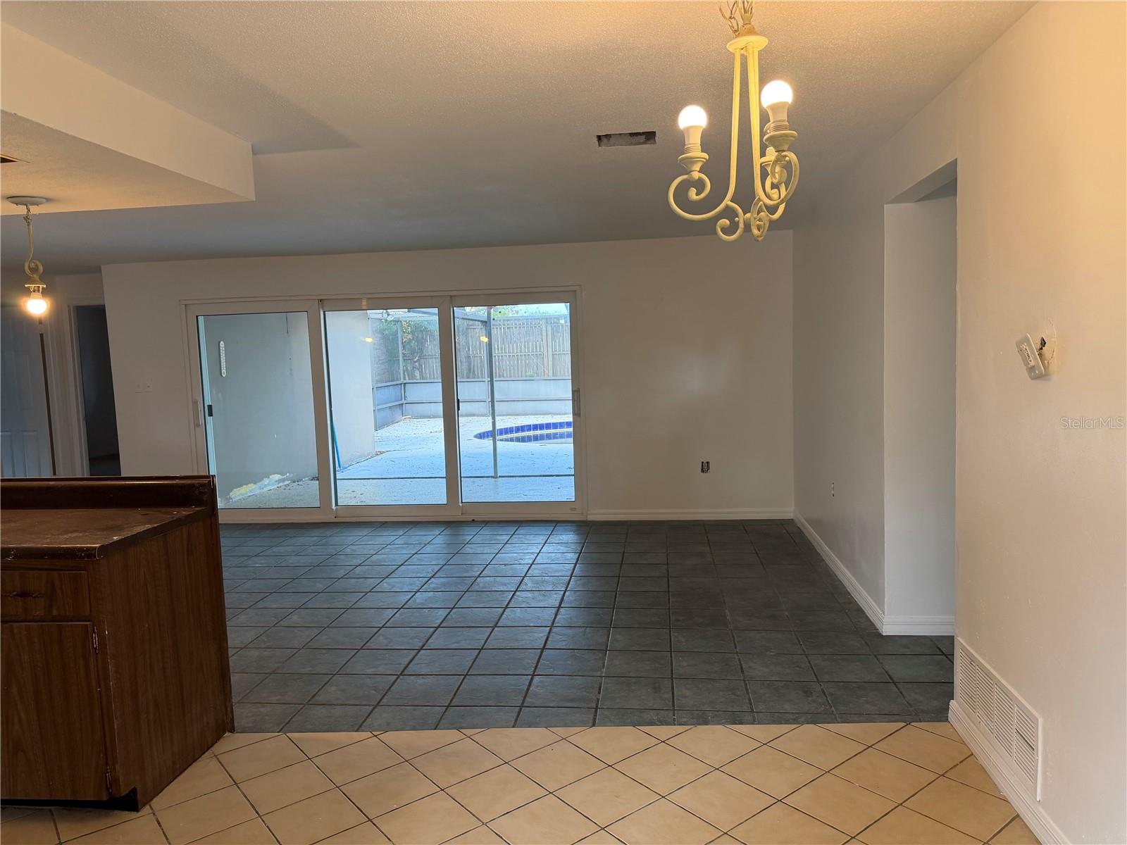 Listing photo id 5 for 2230 Albright Drive