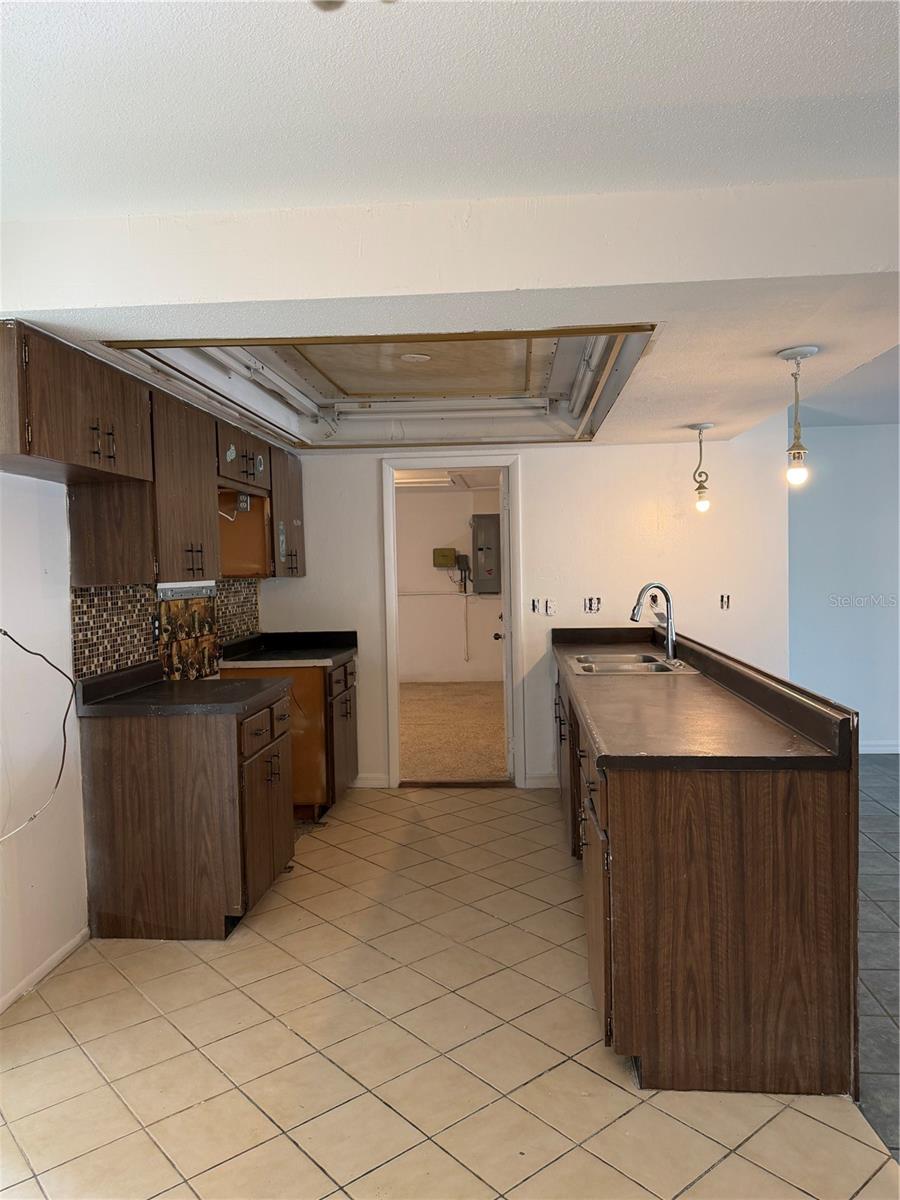 Listing photo id 7 for 2230 Albright Drive