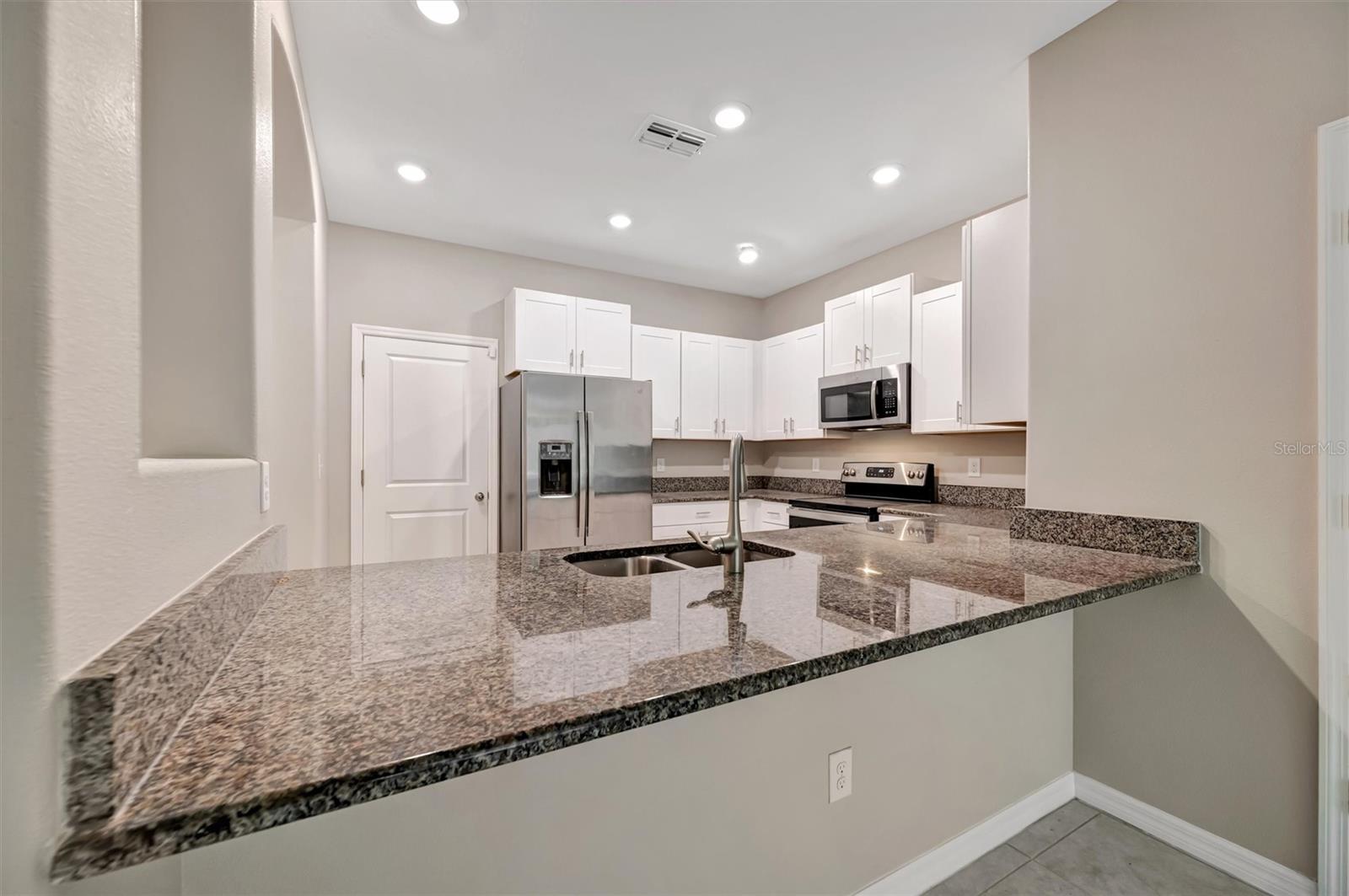 Image 15 of 46 For 607 Royal Empress Drive