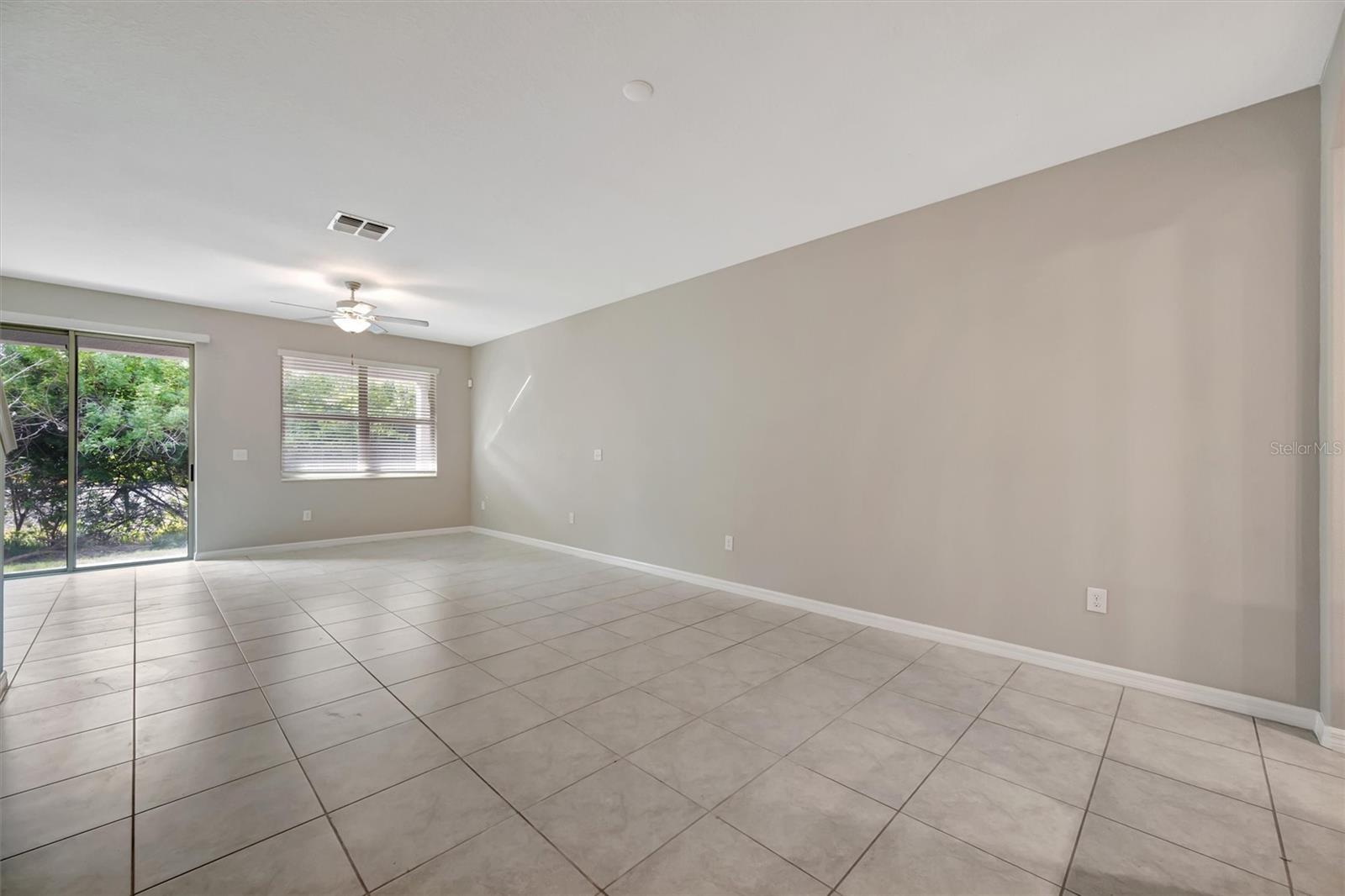 Image 16 of 46 For 607 Royal Empress Drive