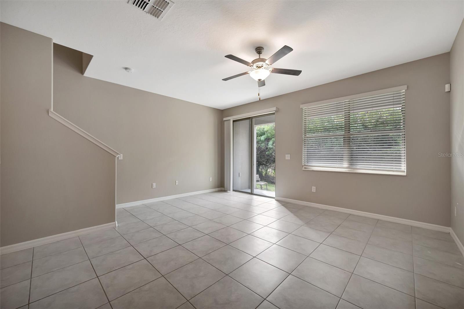 Image 18 of 46 For 607 Royal Empress Drive