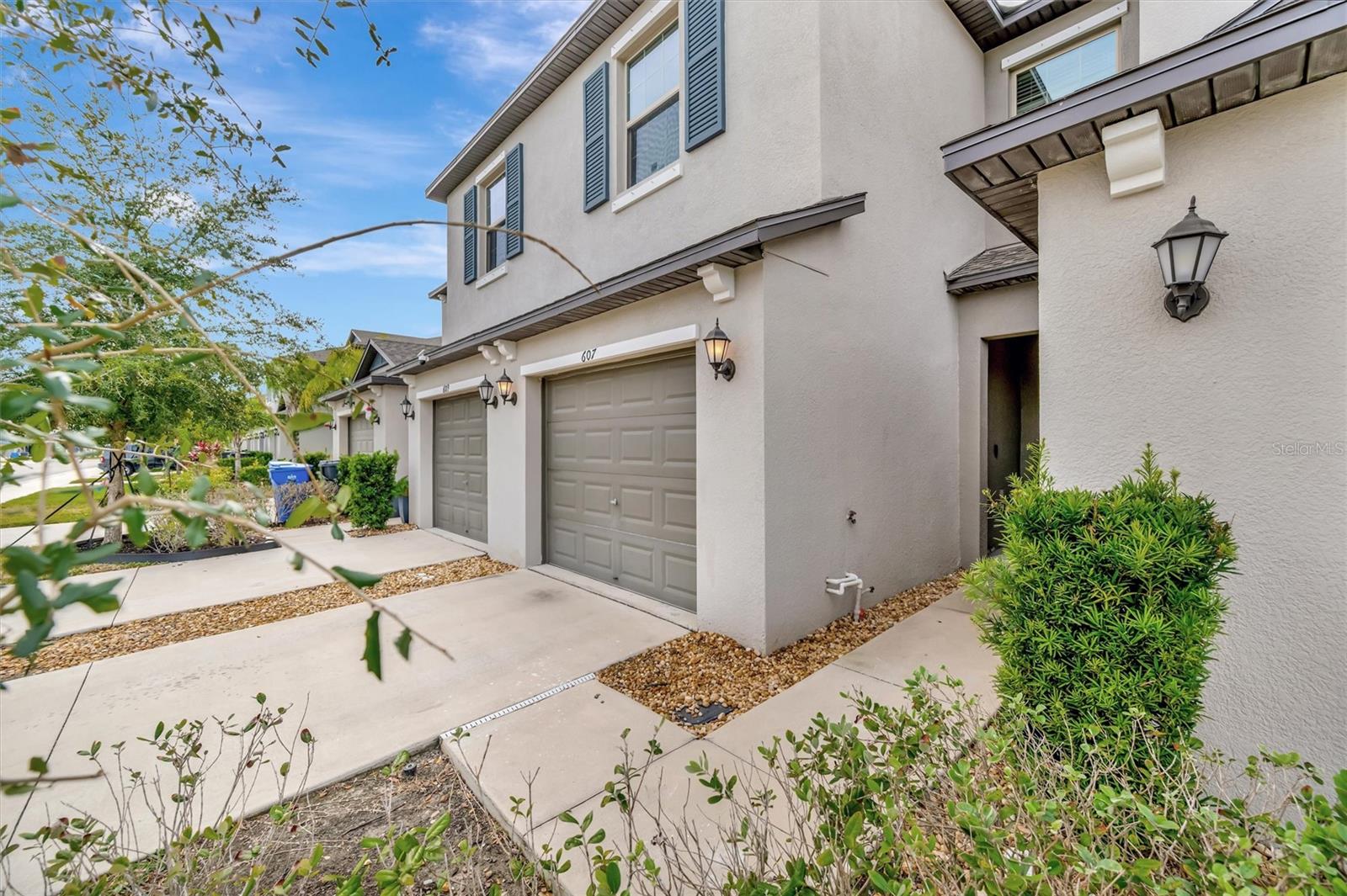 Image 2 of 46 For 607 Royal Empress Drive