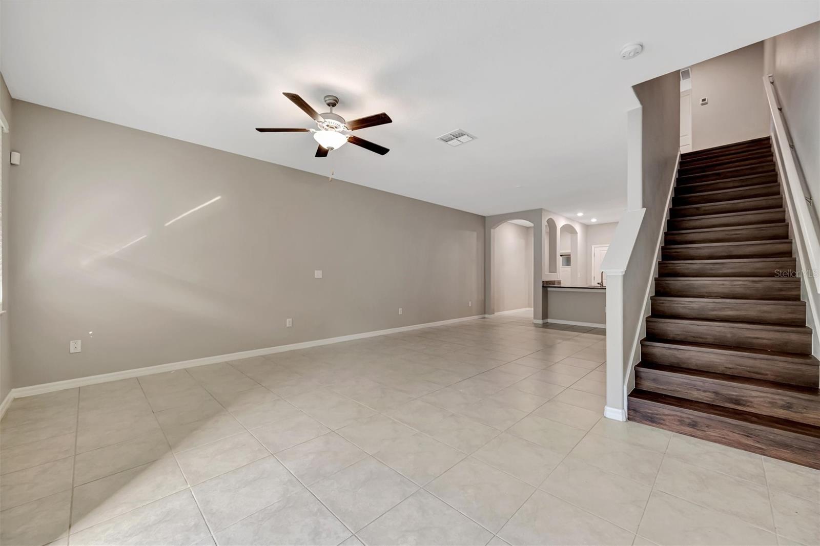 Image 20 of 46 For 607 Royal Empress Drive