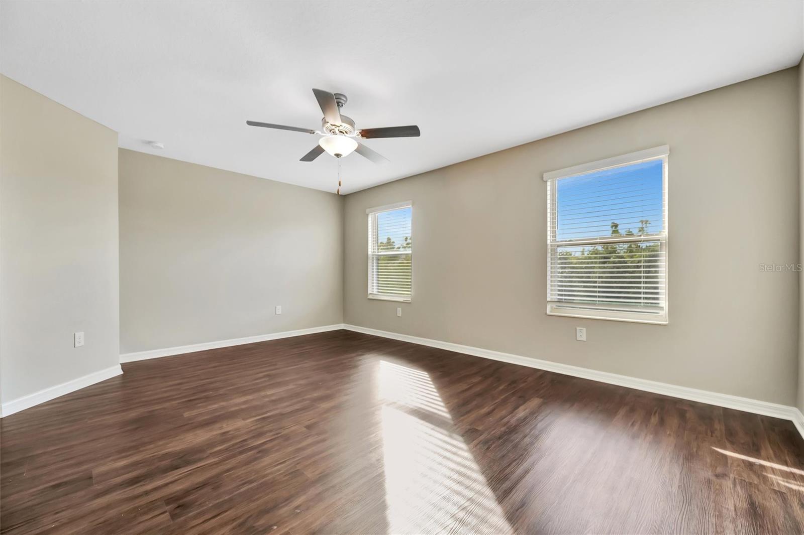 Image 21 of 46 For 607 Royal Empress Drive