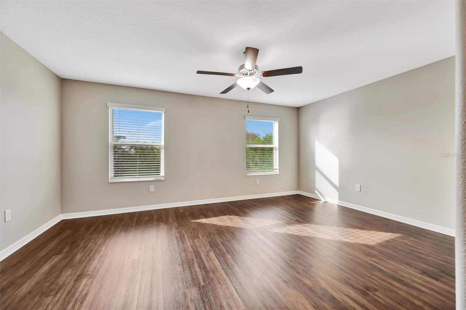 Image 22 of 46 For 607 Royal Empress Drive