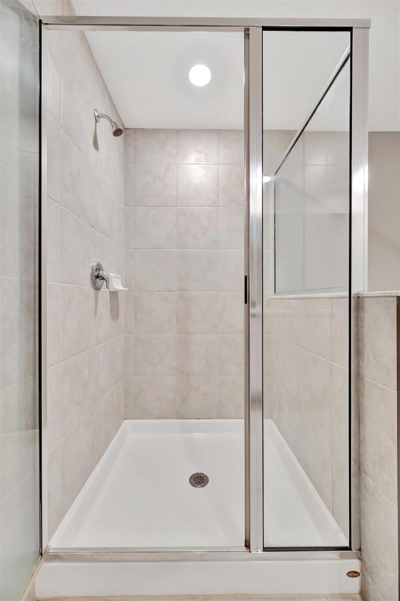 Image 25 of 46 For 607 Royal Empress Drive