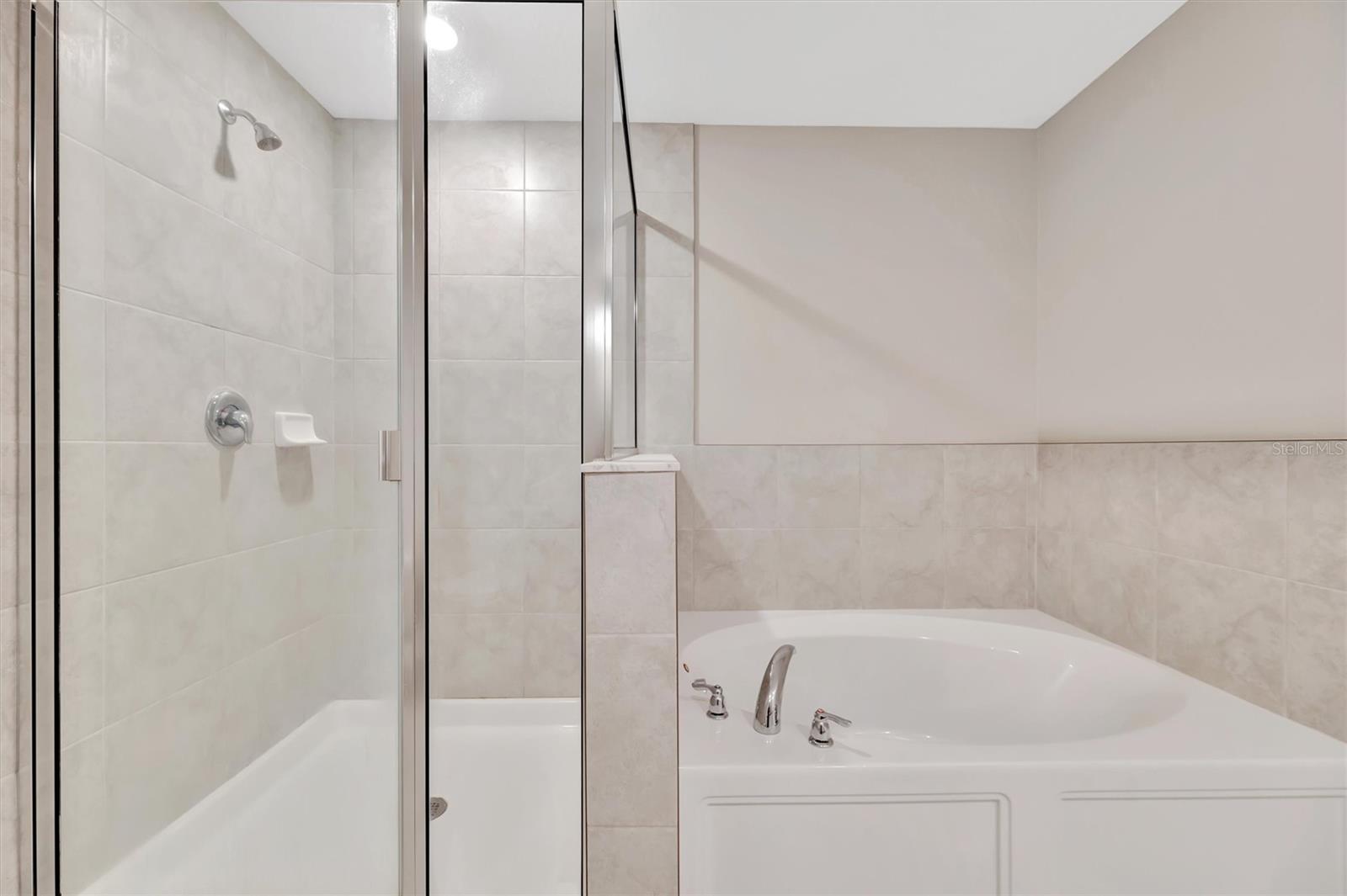 Image 28 of 46 For 607 Royal Empress Drive