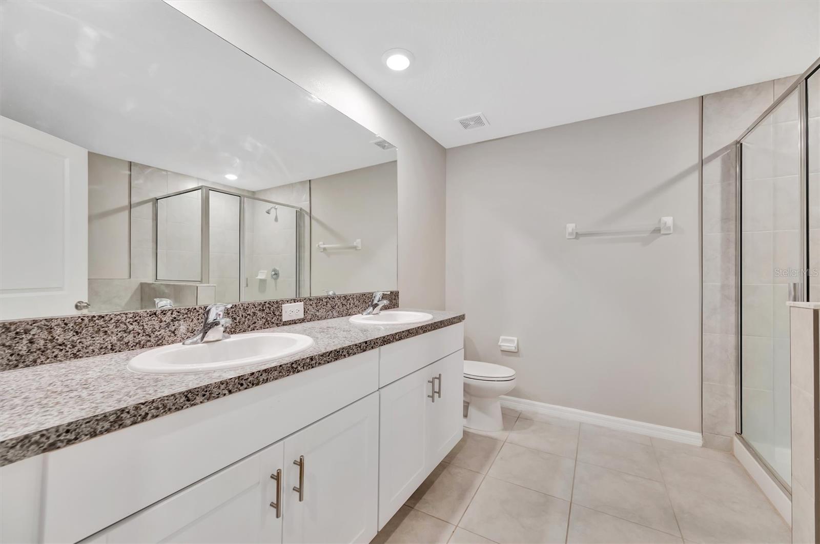 Image 29 of 46 For 607 Royal Empress Drive