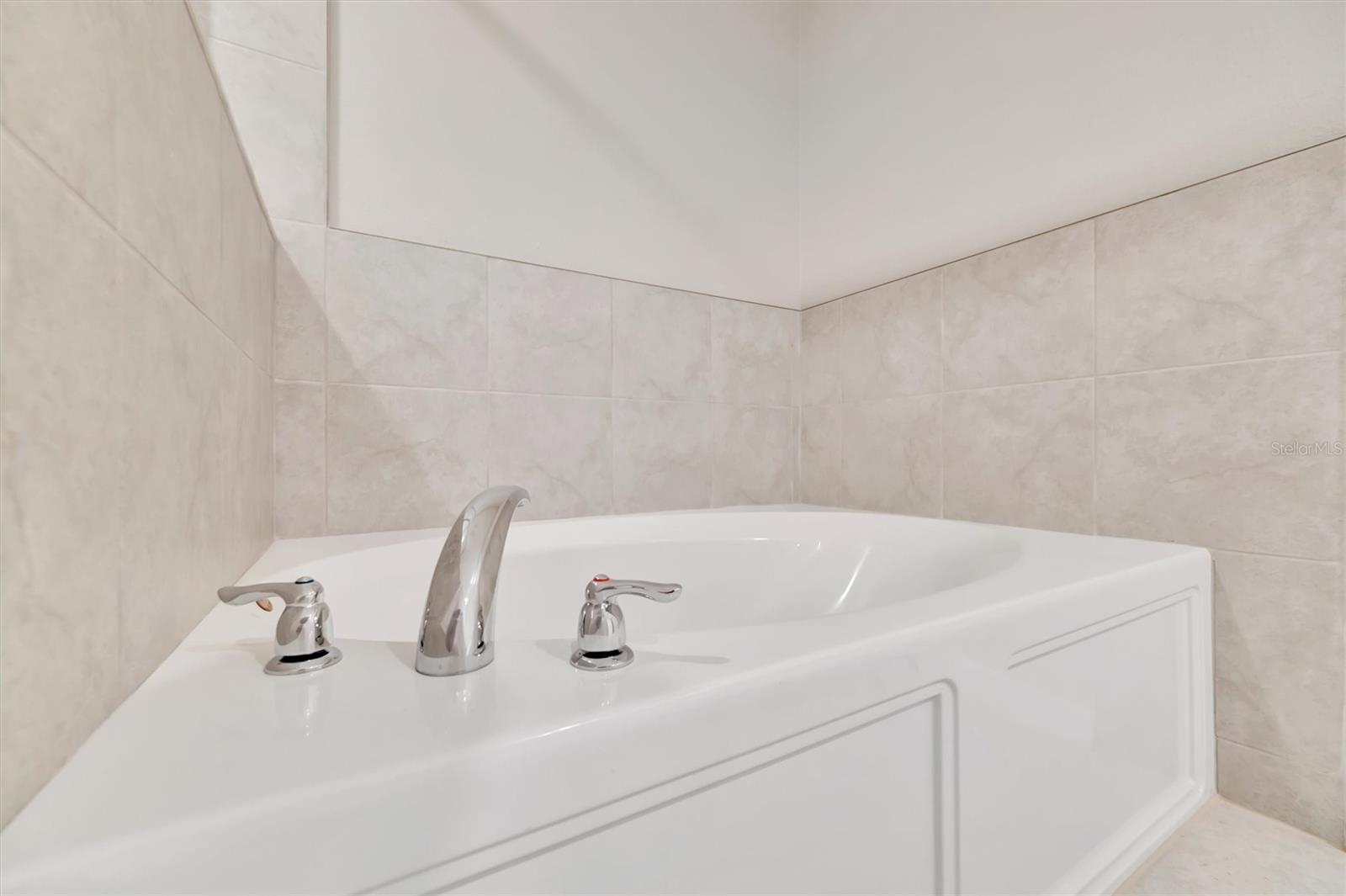 Image 30 of 46 For 607 Royal Empress Drive