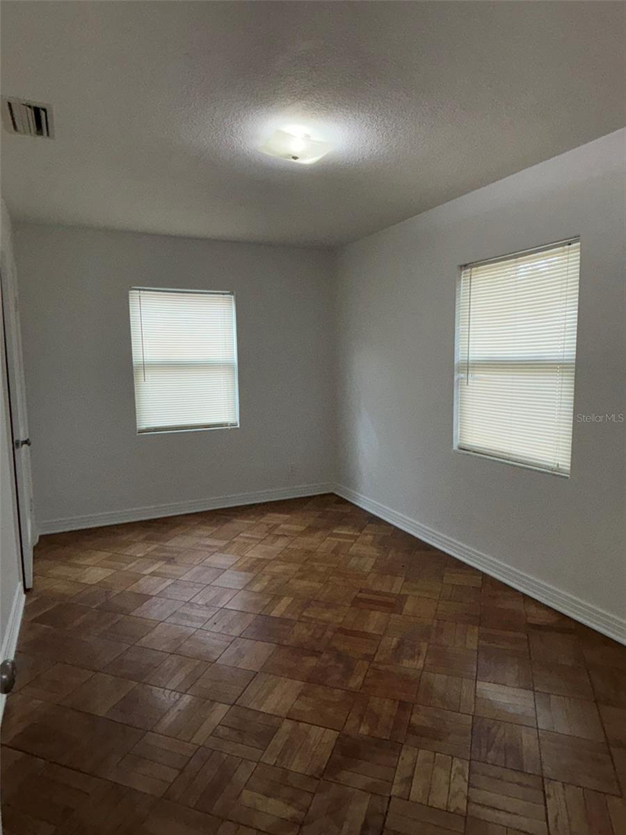 Image 10 of 17 For 1060 Iroquois Street