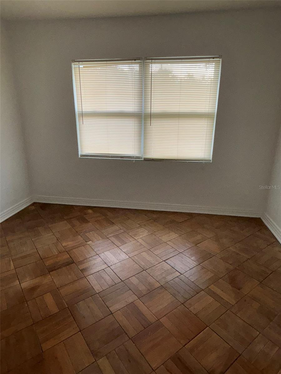 Image 11 of 17 For 1060 Iroquois Street