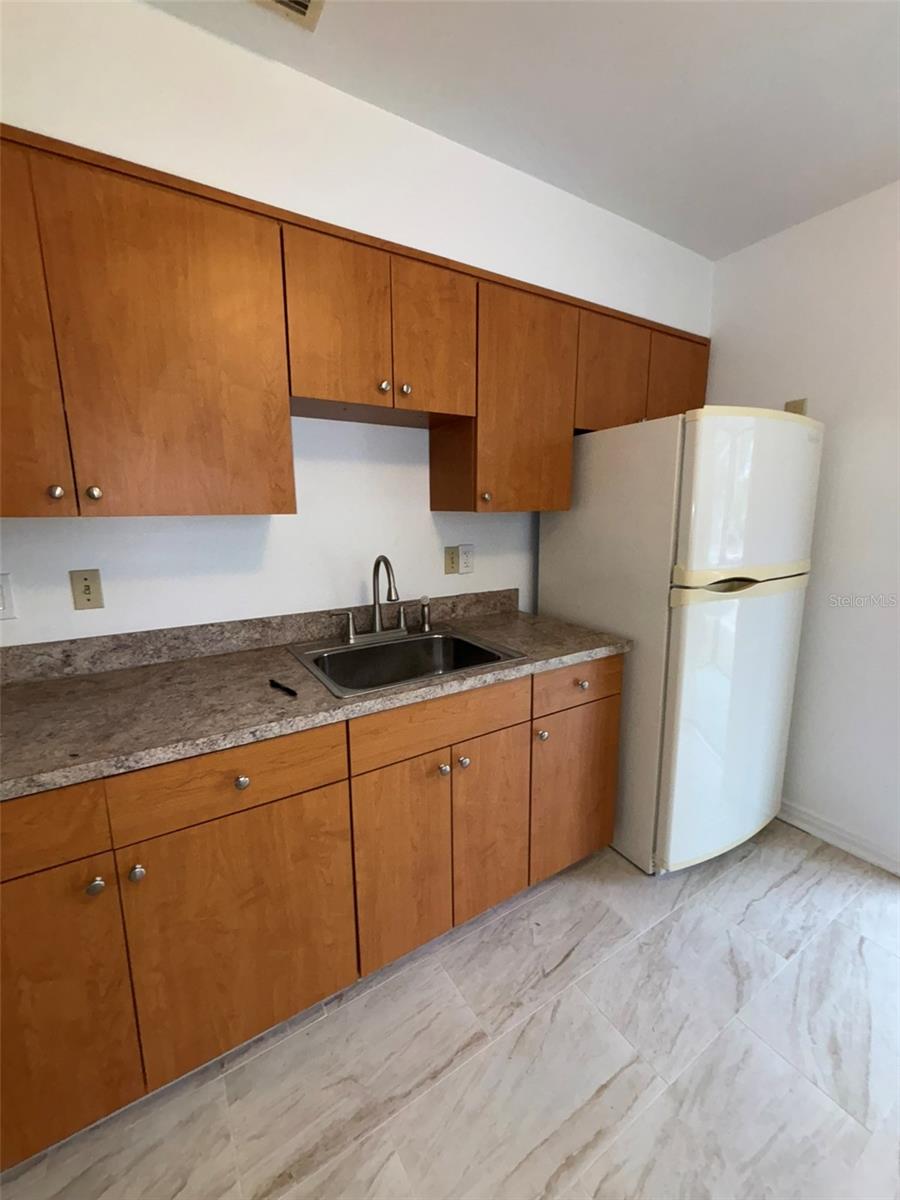 Image 15 of 17 For 1060 Iroquois Street