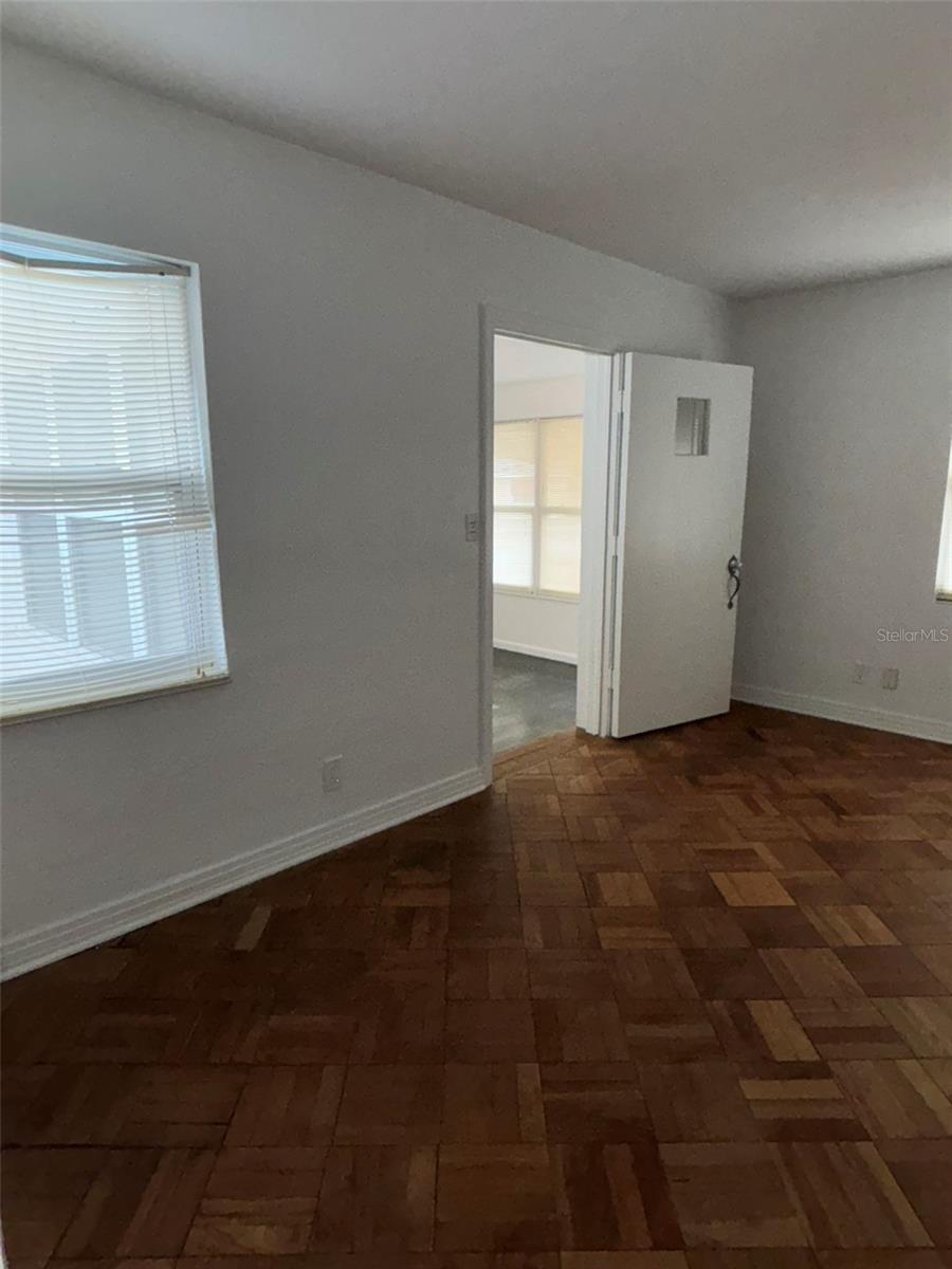 Image 4 of 17 For 1060 Iroquois Street