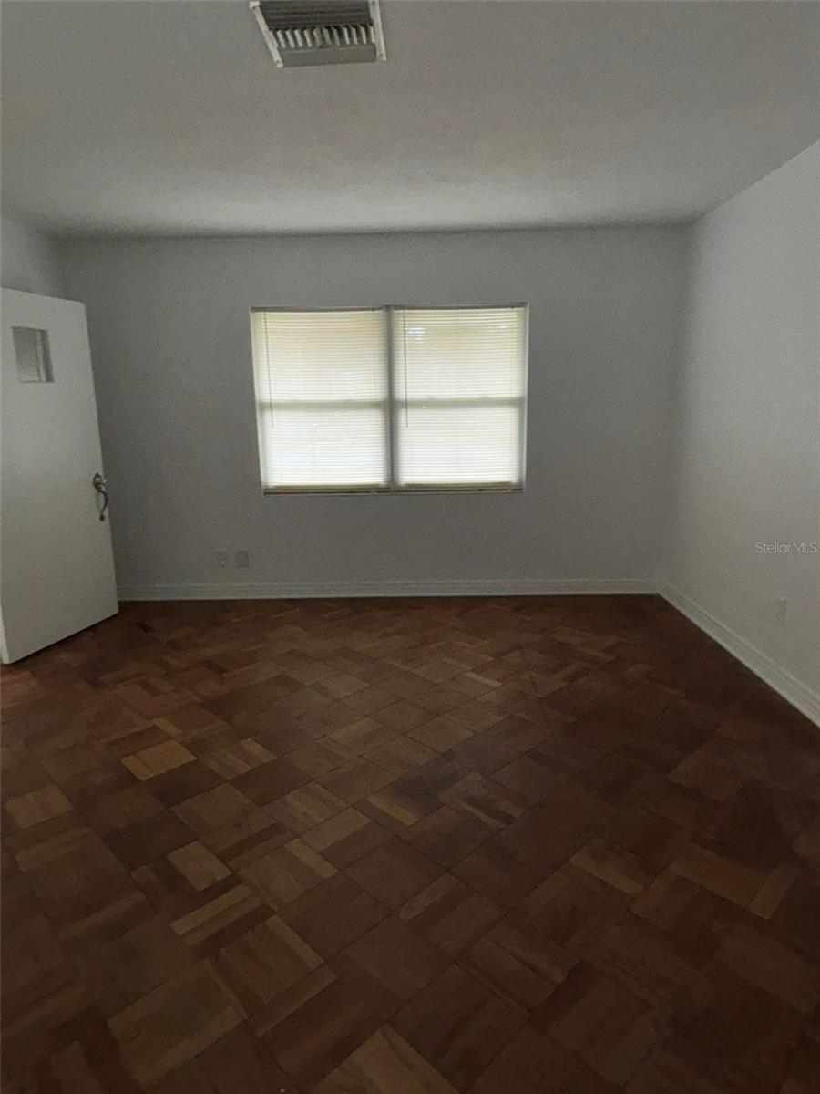 Image 5 of 17 For 1060 Iroquois Street